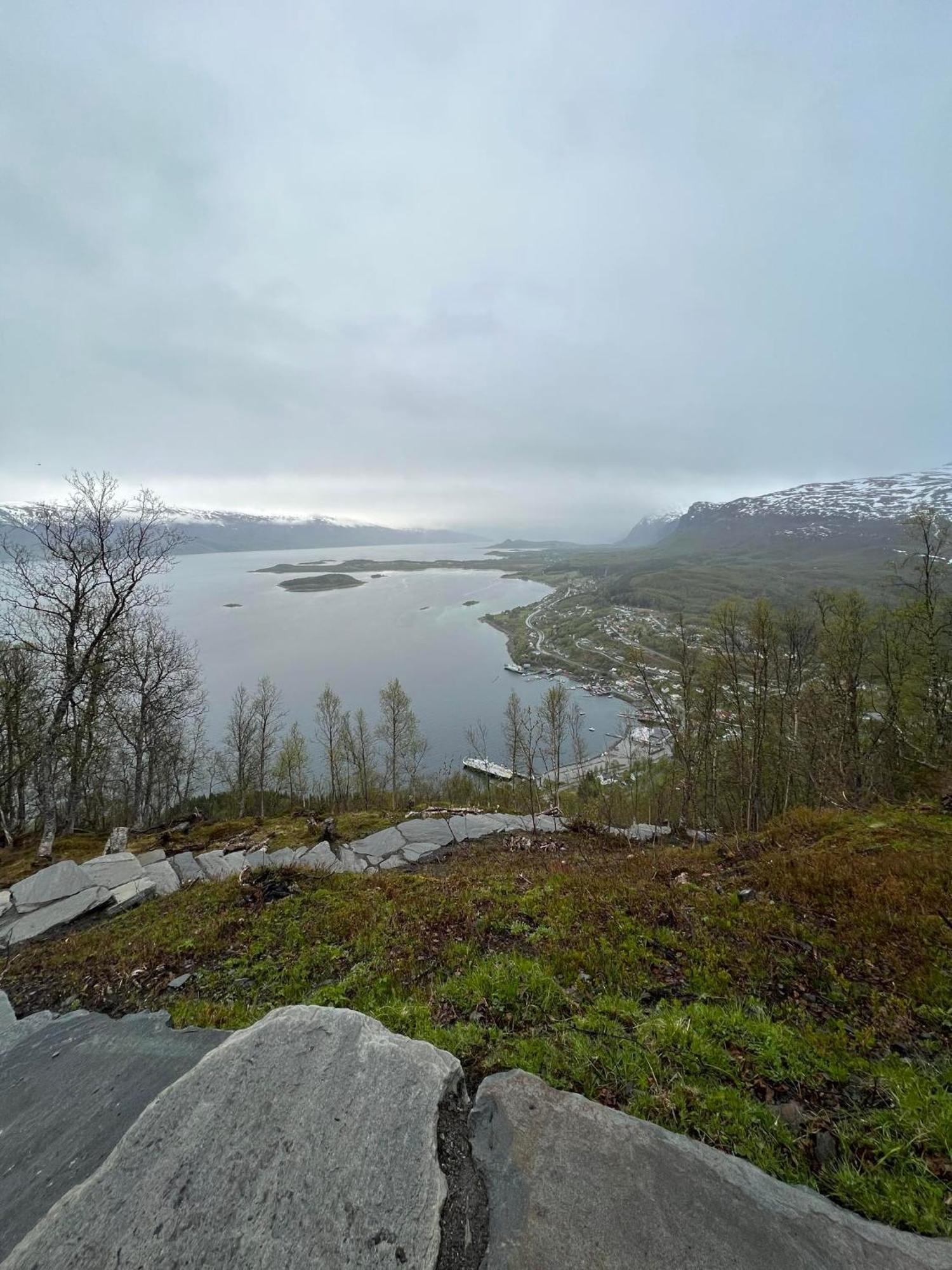 Lyngen Apartments Lyngseidet Екстериор снимка