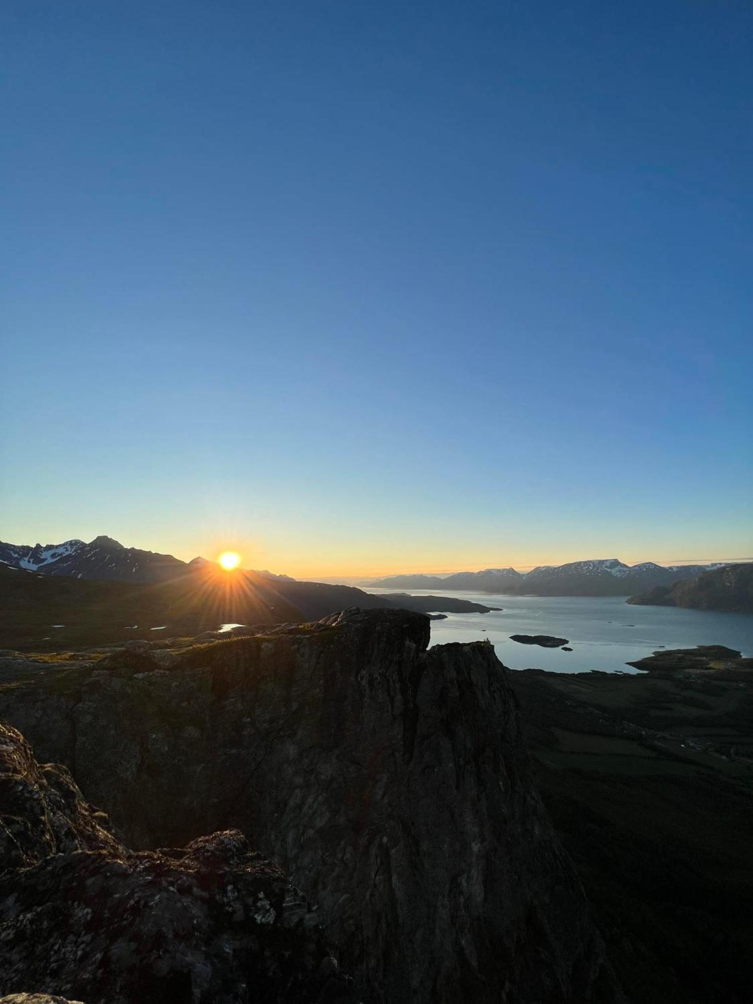 Lyngen Apartments Lyngseidet Екстериор снимка