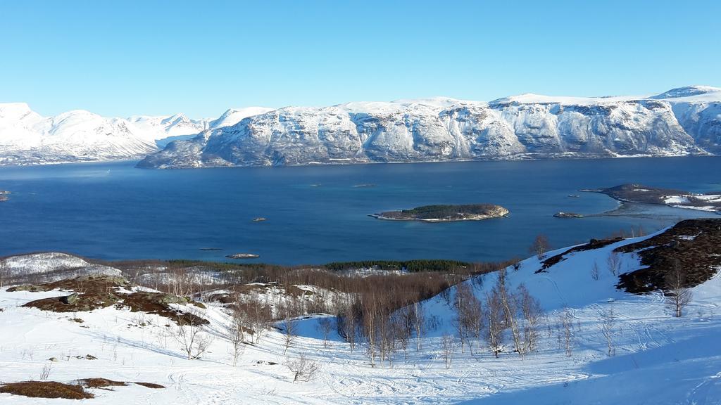 Lyngen Apartments Lyngseidet Екстериор снимка