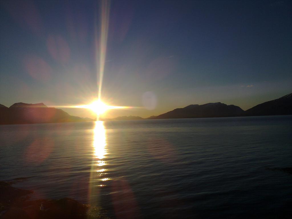 Lyngen Apartments Lyngseidet Екстериор снимка