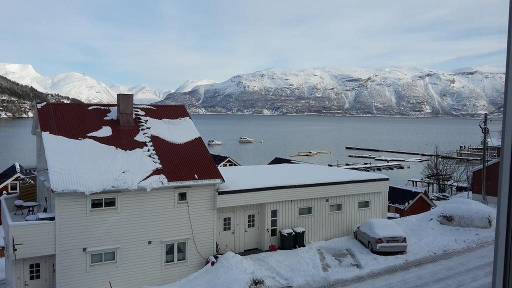 Lyngen Apartments Lyngseidet Стая снимка